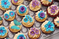 Blue_and_purple_flowers_and_butterflies_cupcakes_1