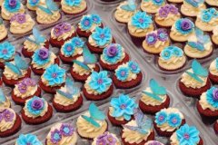 Blue_and_purple_flowers_and_butterflies_cupcakes_2