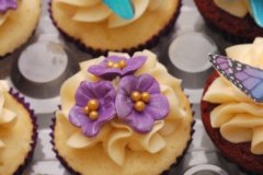 Blue_and_purple_flowers_and_butterflies_cupcakes_5