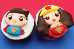 Superboy+supergirl_cupcakes