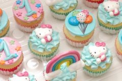 Hello_Kitty_rainbow_&_ballons_cupcakes